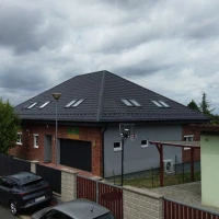 Oprava střechy (pokládka plechové střešní krytiny Gotic Grande Mat RAL 7016) na adrese Okruzni 259, 250 84 Krenice, Praha-Východ Oprava střechy (pokládka plechové střešní krytiny Gotic Grande Mat RAL 7016) na adrese Okruzni 259, 250 84 Krenice, Praha-Východ