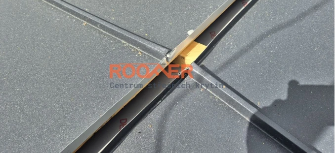 Falcovaná střecha | Výroba panelů na stavbě | Montáž falcované střechy | ROOFER Falcovaná střecha | Výroba panelů na stavbě | Montáž falcované střechy | ROOFER