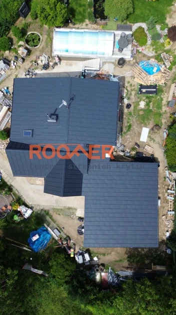 Falcovaná střecha | Výroba panelů na stavbě | Montáž falcované střechy | ROOFER Falcovaná střecha | Výroba panelů na stavbě | Montáž falcované střechy | ROOFER