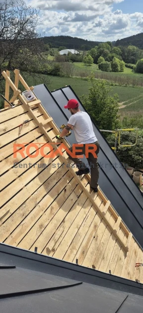 Falcovaná střecha | Výroba panelů na stavbě | Montáž falcované střechy | ROOFER Falcovaná střecha | Výroba panelů na stavbě | Montáž falcované střechy | ROOFER