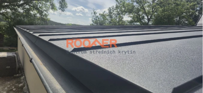 Falcovaná střecha | Výroba panelů na stavbě | Montáž falcované střechy | ROOFER Falcovaná střecha | Výroba panelů na stavbě | Montáž falcované střechy | ROOFER