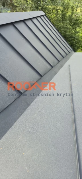 Falcovaná střecha | Výroba panelů na stavbě | Montáž falcované střechy | ROOFER Falcovaná střecha | Výroba panelů na stavbě | Montáž falcované střechy | ROOFER