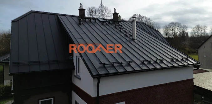 Rekonstrukce střechy ve Filipově – Click panely BILKA | ROOFER.cz Rekonstrukce střechy ve Filipově – Click panely BILKA | ROOFER.cz