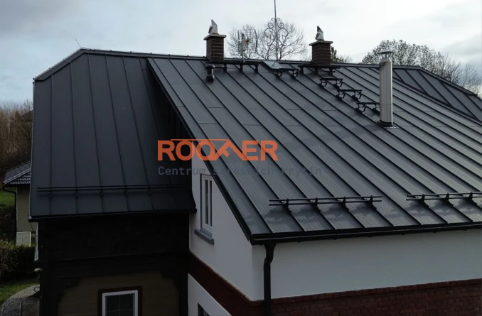 Rekonstrukce střechy ve Filipově – Click panely BILKA | ROOFER.cz Rekonstrukce střechy ve Filipově – Click panely BILKA | ROOFER.cz