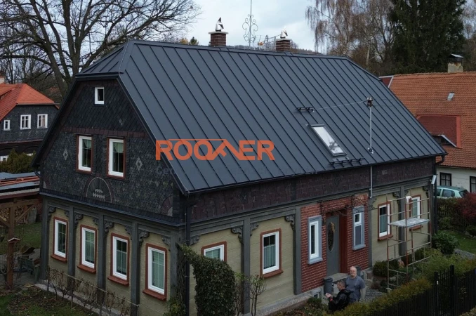 Rekonstrukce střechy ve Filipově – Click panely BILKA | ROOFER.cz Rekonstrukce střechy ve Filipově – Click panely BILKA | ROOFER.cz