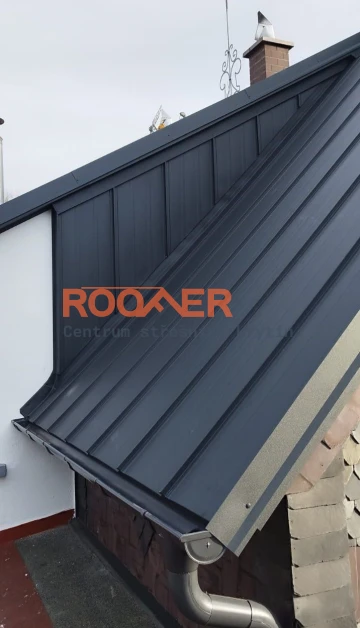 Rekonstrukce střechy ve Filipově – Click panely BILKA | ROOFER.cz Rekonstrukce střechy ve Filipově – Click panely BILKA | ROOFER.cz
