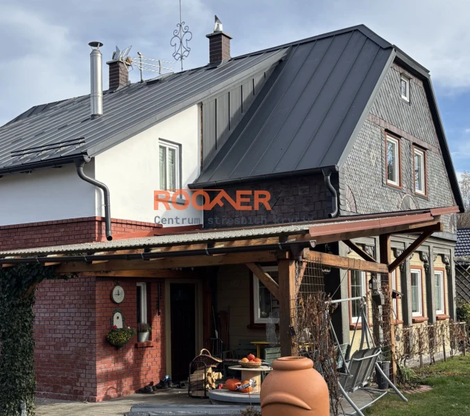 Rekonstrukce střechy ve Filipově – Click panely BILKA | ROOFER.cz Rekonstrukce střechy ve Filipově – Click panely BILKA | ROOFER.cz
