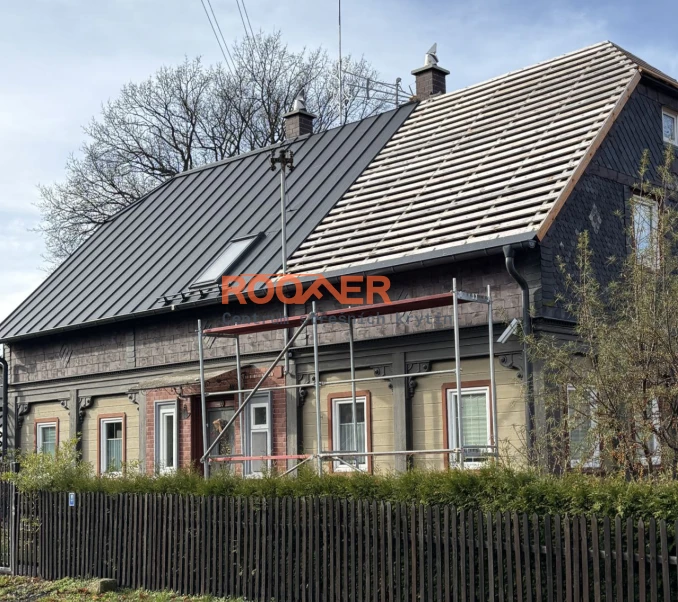 Rekonstrukce střechy ve Filipově – Click panely BILKA | ROOFER.cz Rekonstrukce střechy ve Filipově – Click panely BILKA | ROOFER.cz