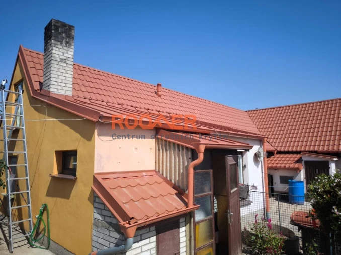 Roof Renovation in Třebíč – Metal Roof Tiles and Standing Seam Roofing