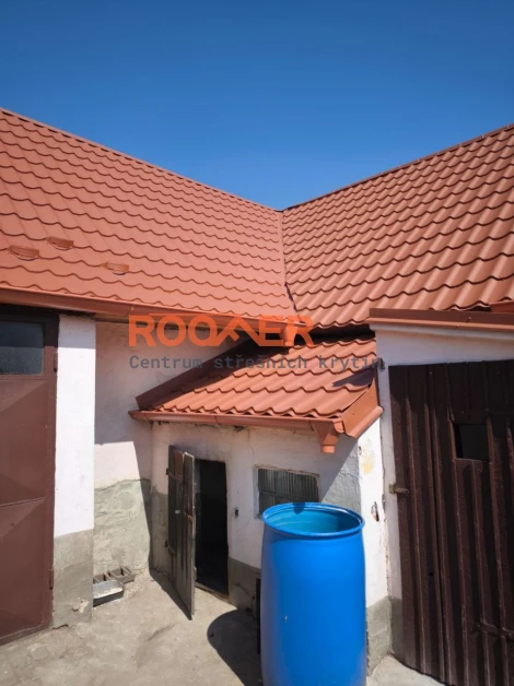 Roof Renovation in Třebíč – Metal Roof Tiles and Standing Seam Roofing