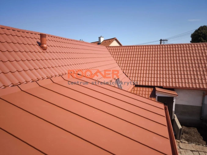 Roof Renovation in Třebíč – Metal Roof Tiles and Standing Seam Roofing