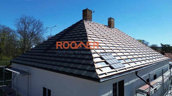 Rekonstrukce střechy Zdiby | Plechová střecha BILKA Britanic | ROOFER.cz