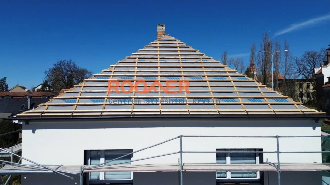 Rekonstrukce střechy Zdiby | Plechová střecha BILKA Britanic | ROOFER.cz