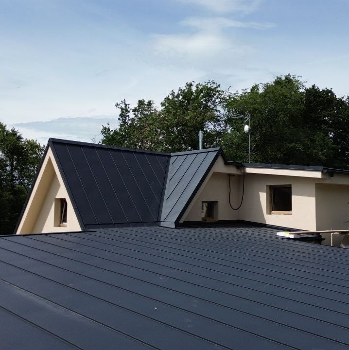 Falcovaná střecha – realizace Čím 123, 262 03 Čím