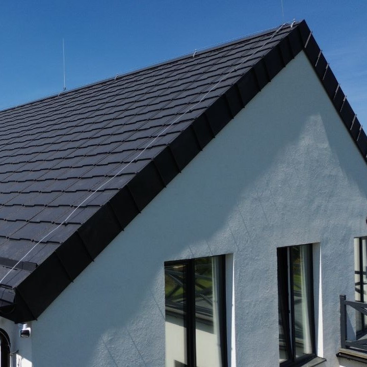 Oprava šikmé střechy, montáž plechové střešní krytiny v Chýni Hostivice 253 03